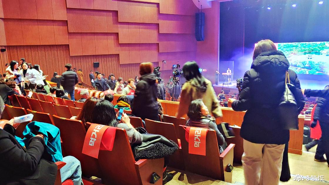 문예회관 2층 대공연장 