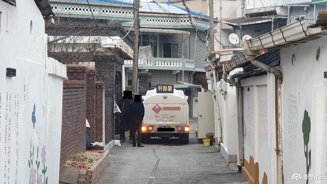 좁은 골목길의 풍경