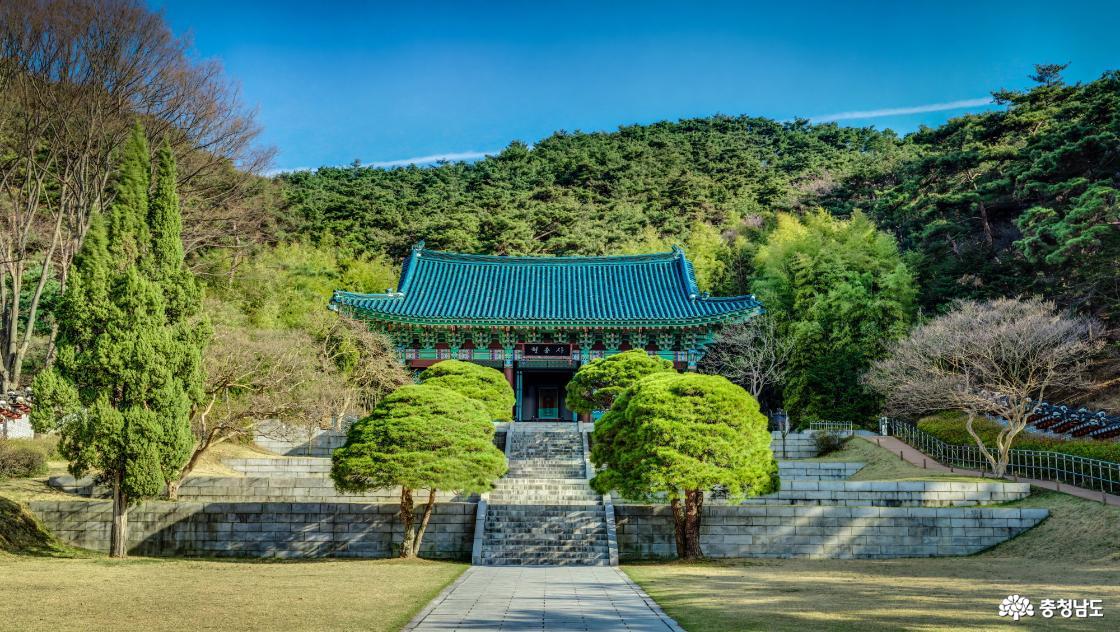 (牙山)牙山 顕忠祠