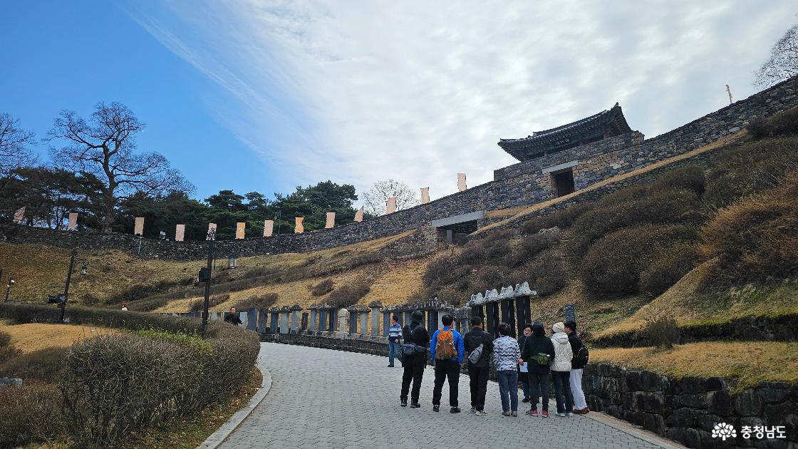 금서루 입구 비석군