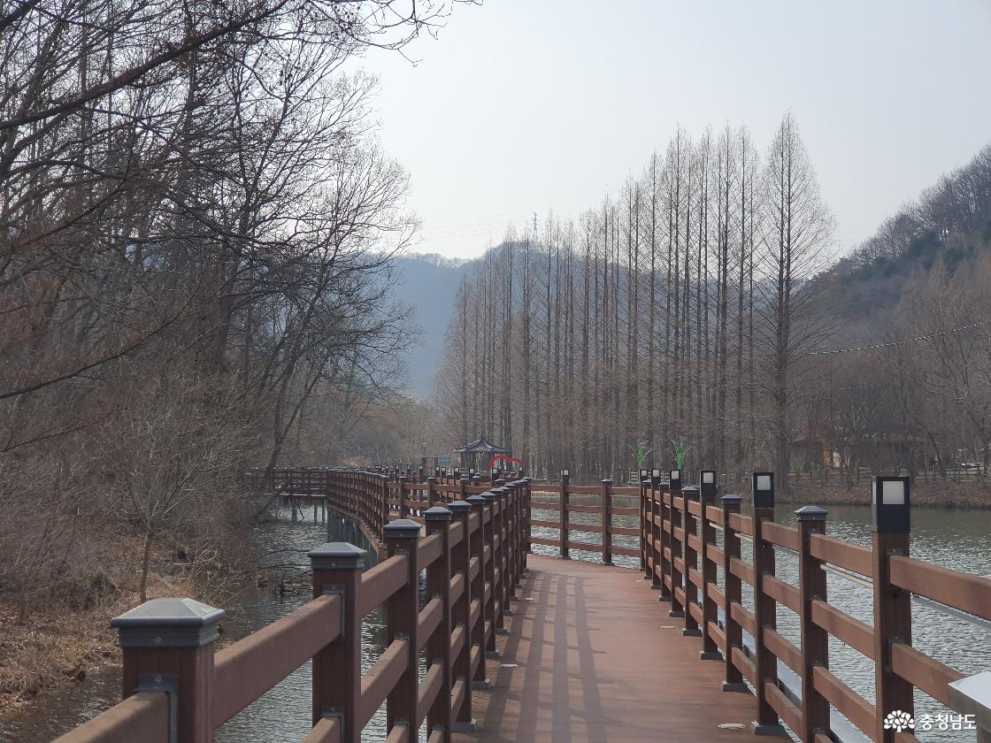 입암저수지 수변산책로