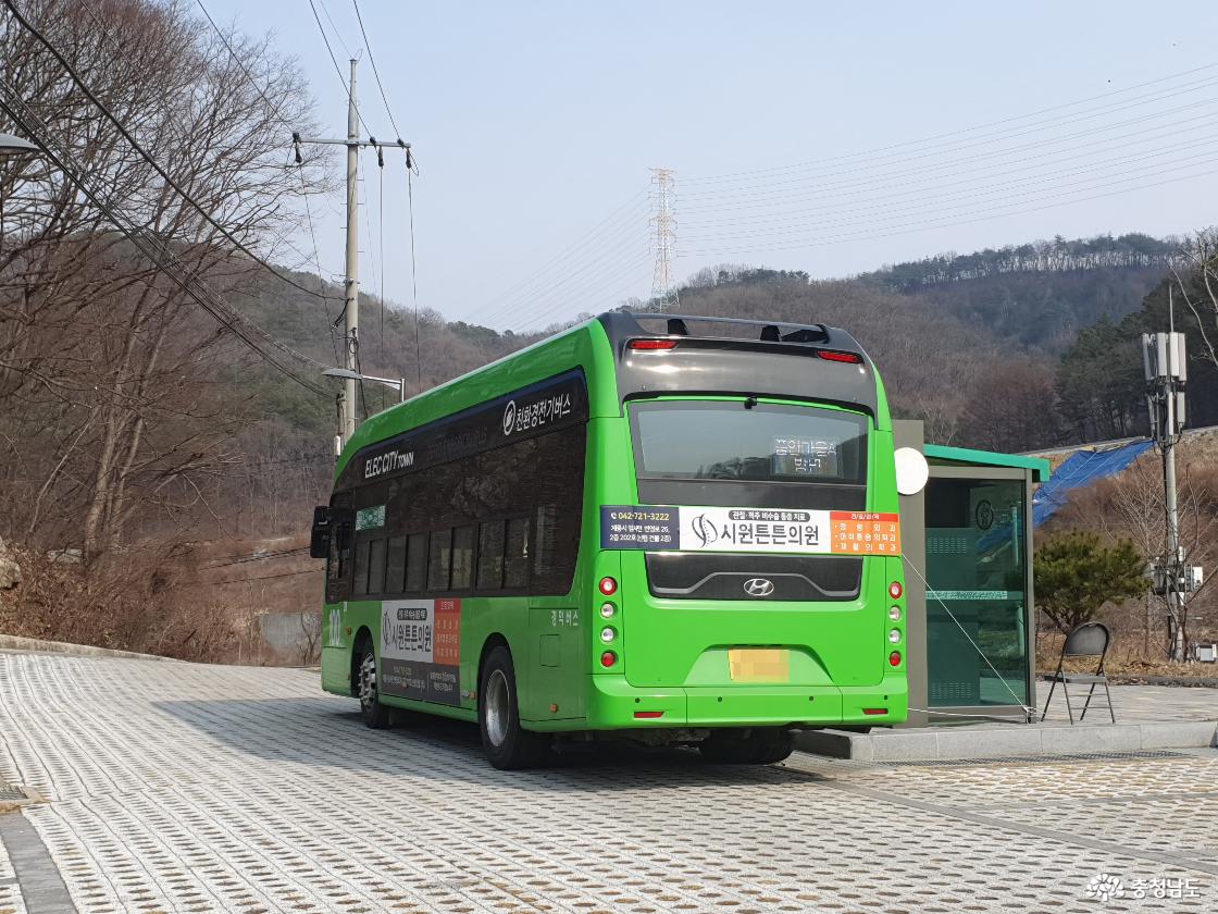 입암저수지 버스정류장과 버스