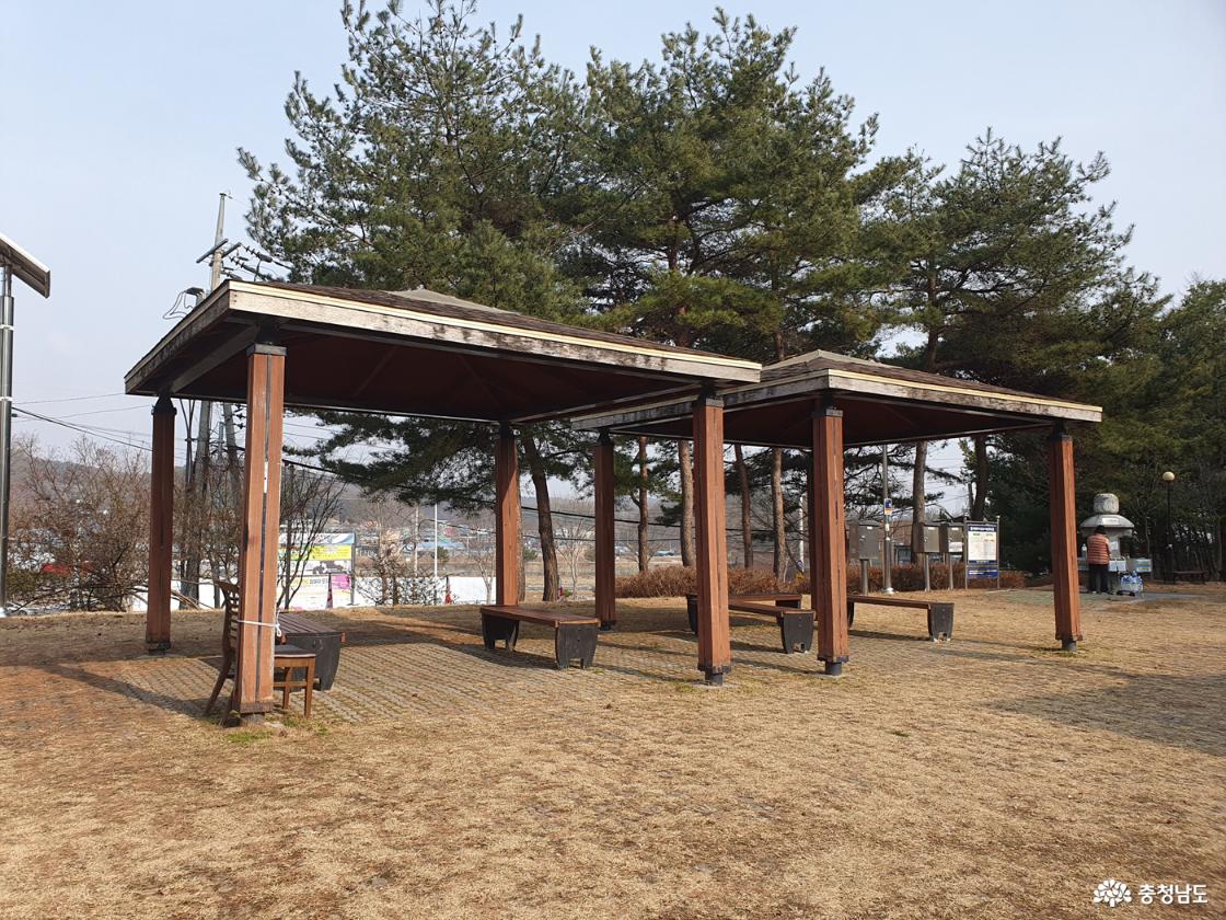 엄사근린공원 쉼터