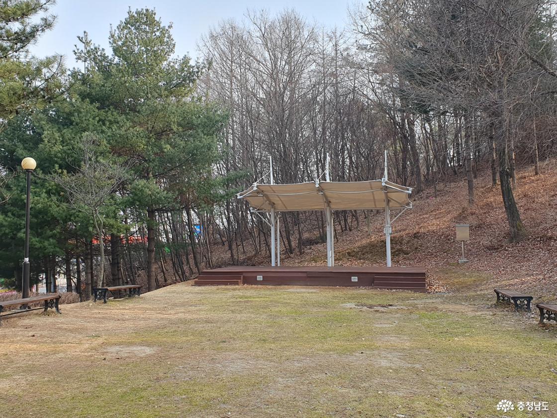엄사근린공원 무대