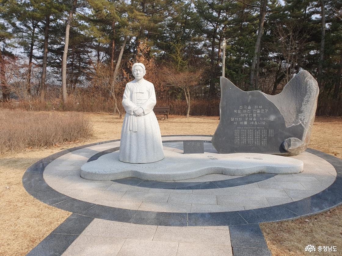 전몰군경 미망민 공덕비