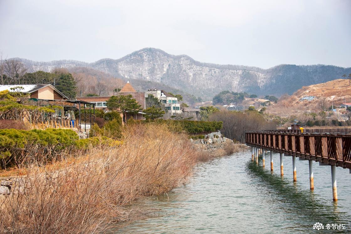 산책로 서편의 풍경