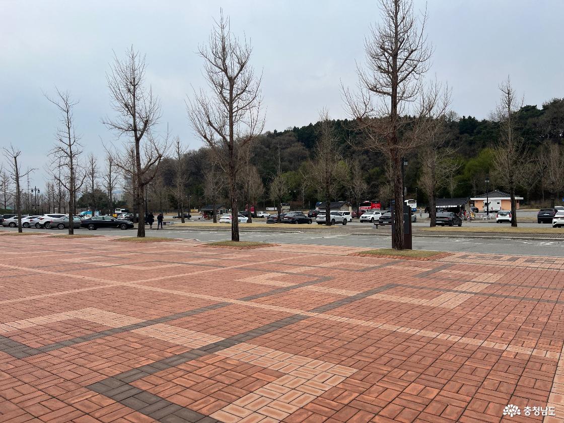 현충사 주차장 넓음