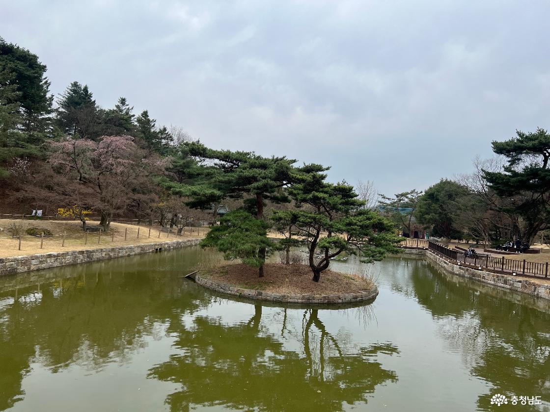 현충사 연못