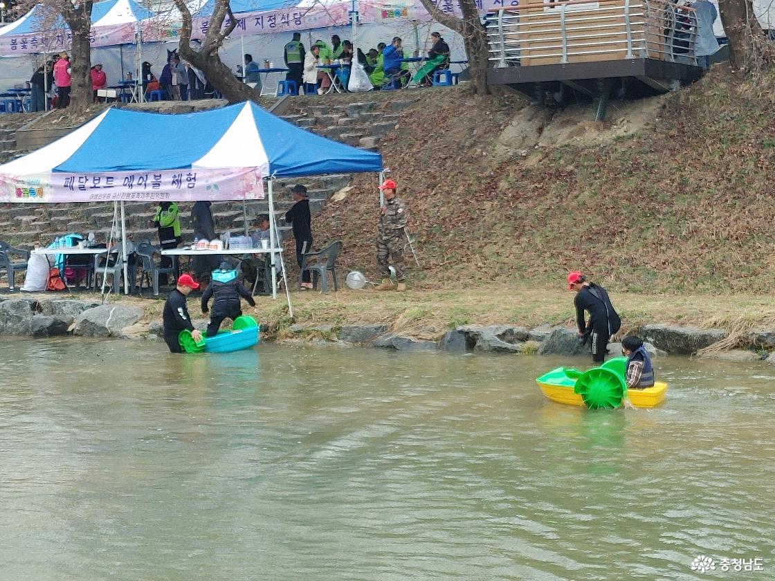 패널 보트 타는 모습