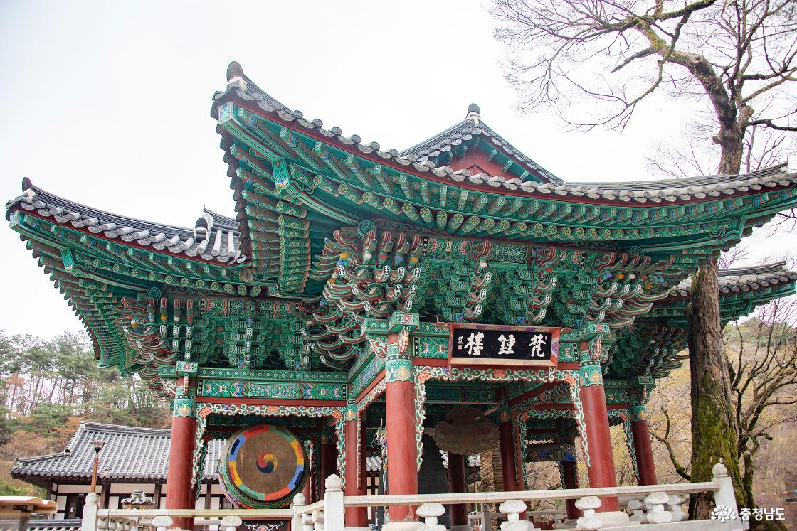 마곡사 범종루의 모습
