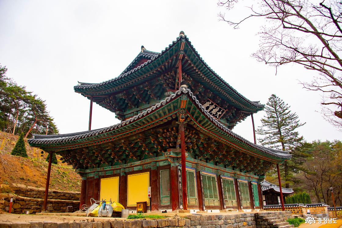 웅장한 대웅보전의 모습