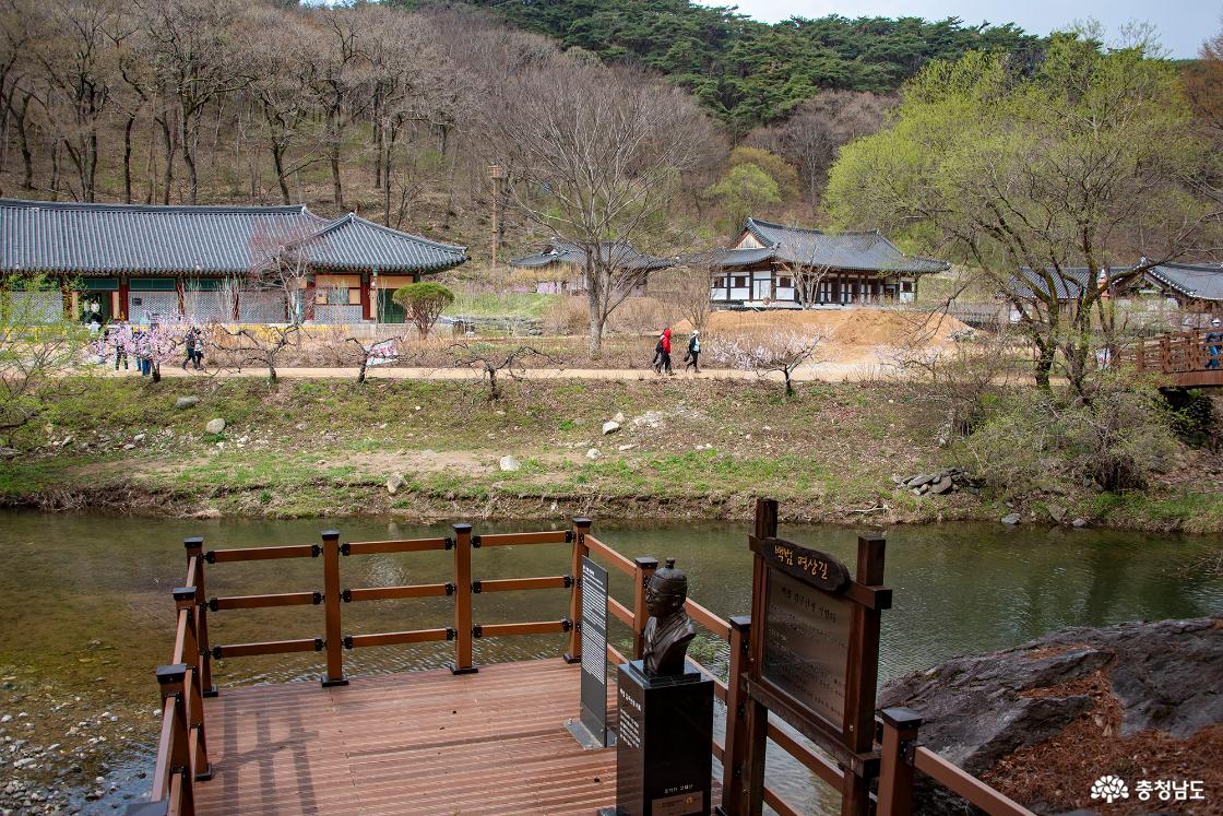 백범 명상길 삭발바위와 백범 김구 선생 동상