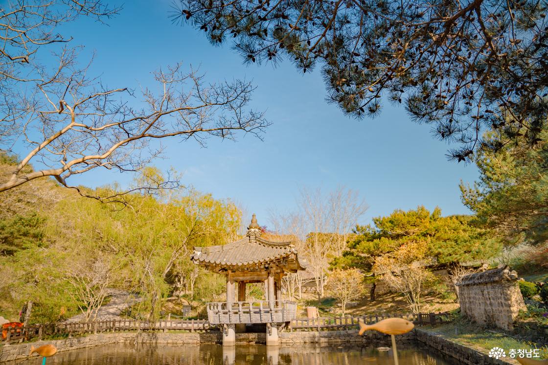아산원 연못과 정자