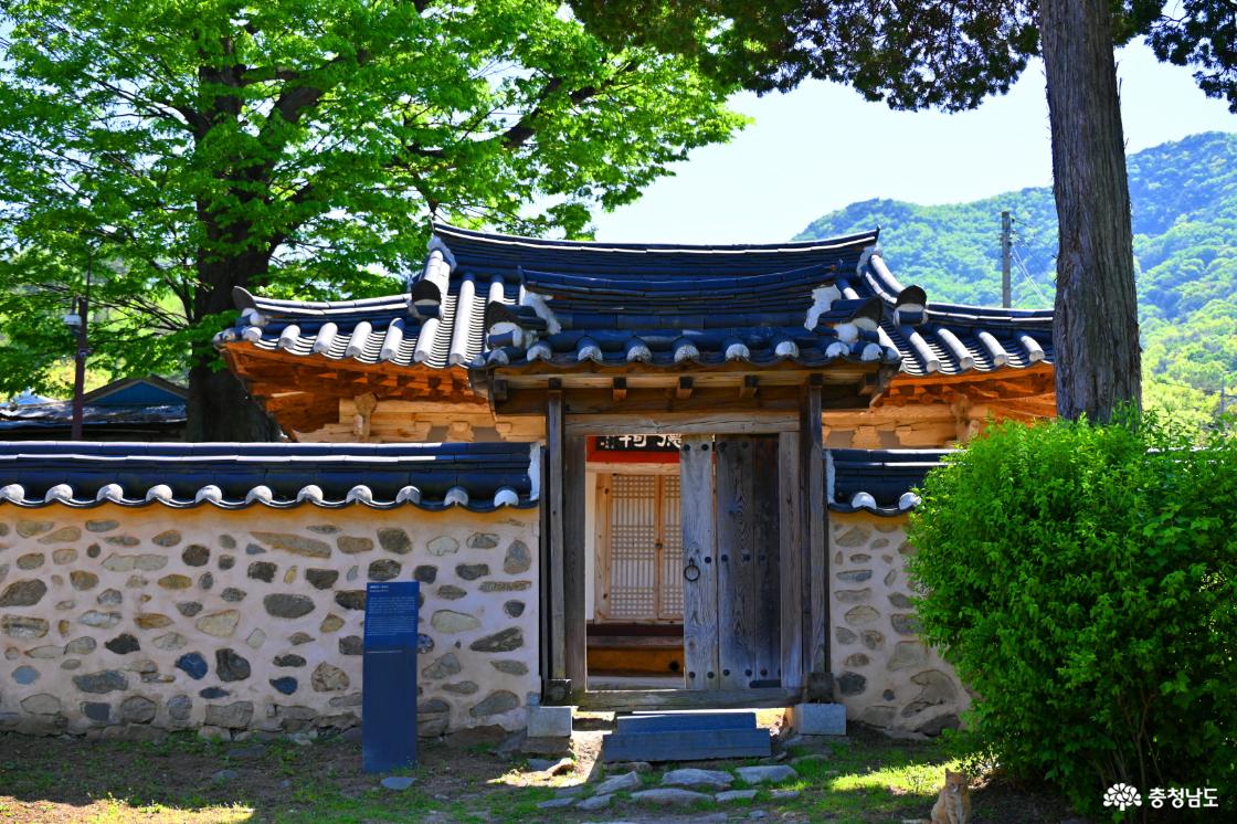 아산 맹씨행단 사당입구