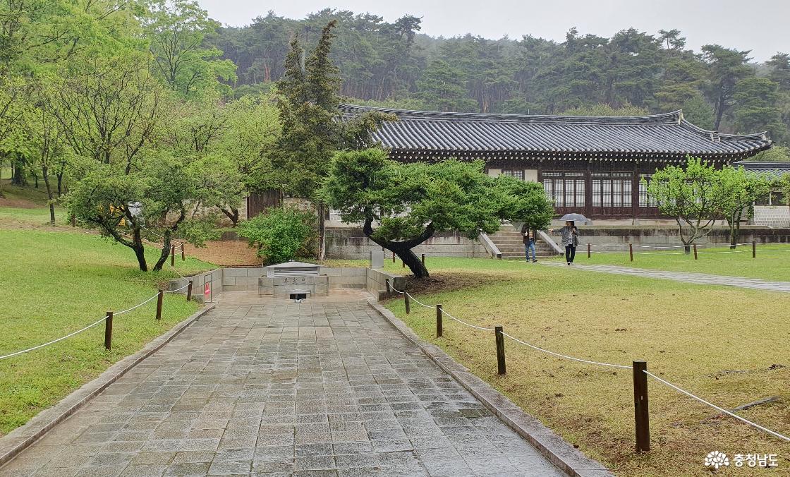 현충사 경내, 충무공 이순신 고택과 충무정 우물