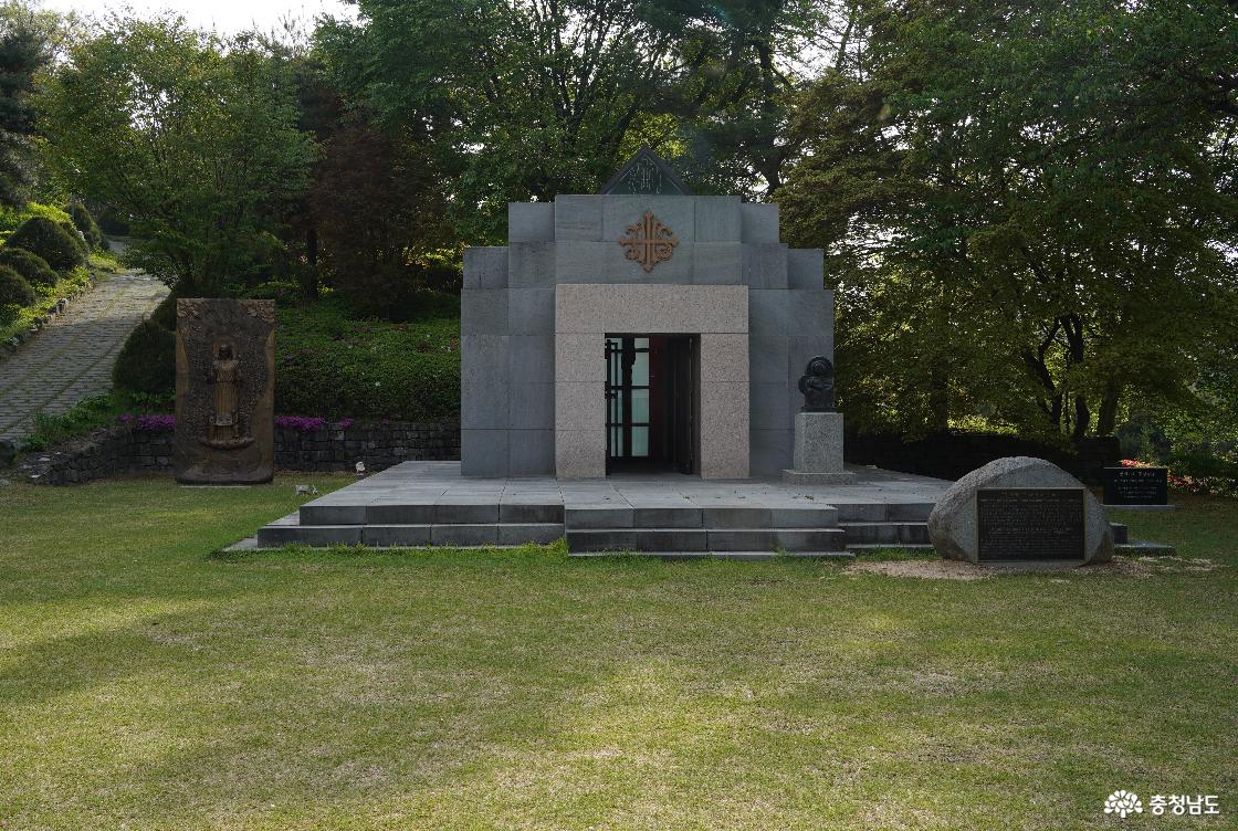 순교자 광장의 무덤경당