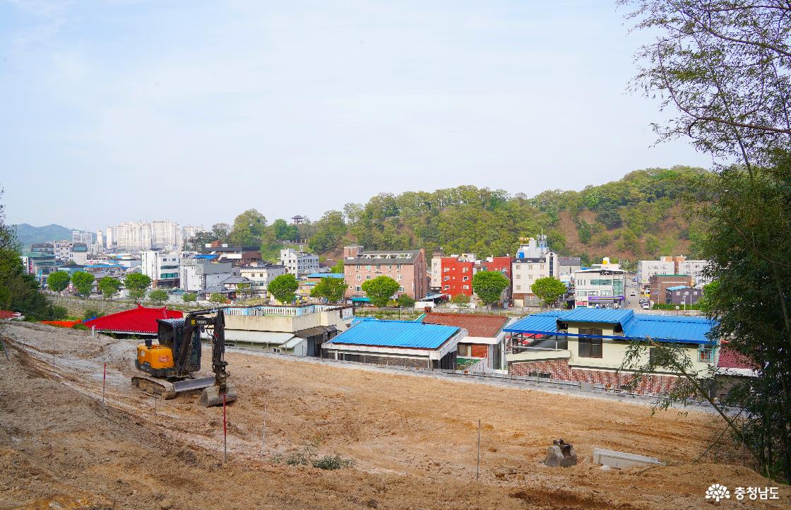 2025년 5월 중순까지 '2024 공주 황새바위 천주교 순교유적 주변정비사업'이 진행될 예정이다.