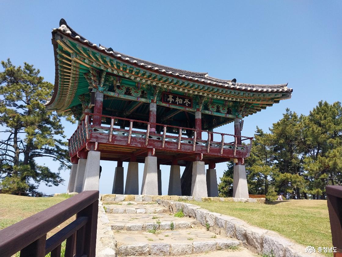 언덕 위 동백정