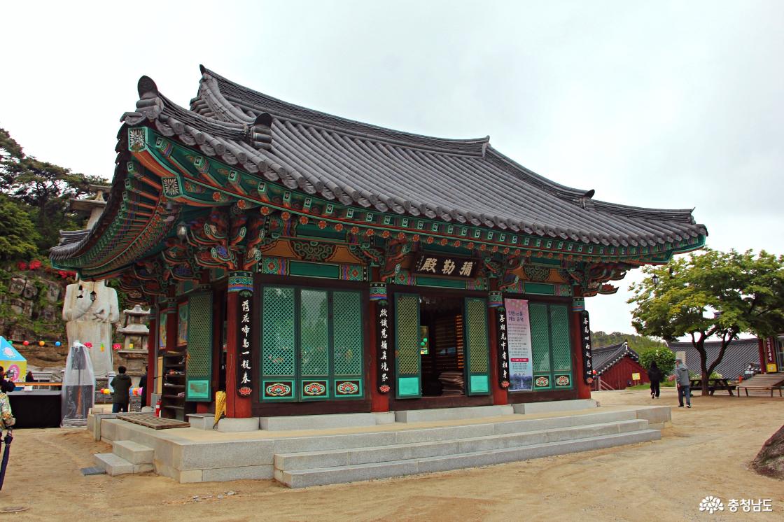 관촉사 미륵전 모습 