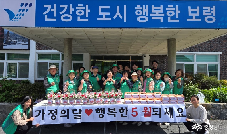 보령 성주면, 어르신께 떡과 카네이션 전달
