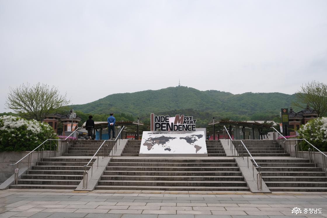 여러 전시관이 있는 겨레의집 뒷쪽에 위치한 3.1문화마당의 모습이다.
