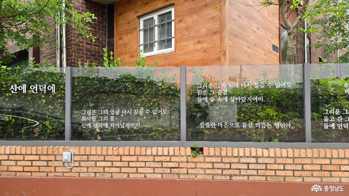 신동엽 시인의 문학적 감수성이 풍부하게 느껴집니다.