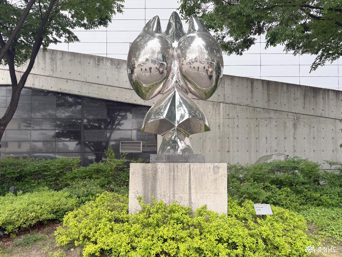 Moon Shin - Untitled