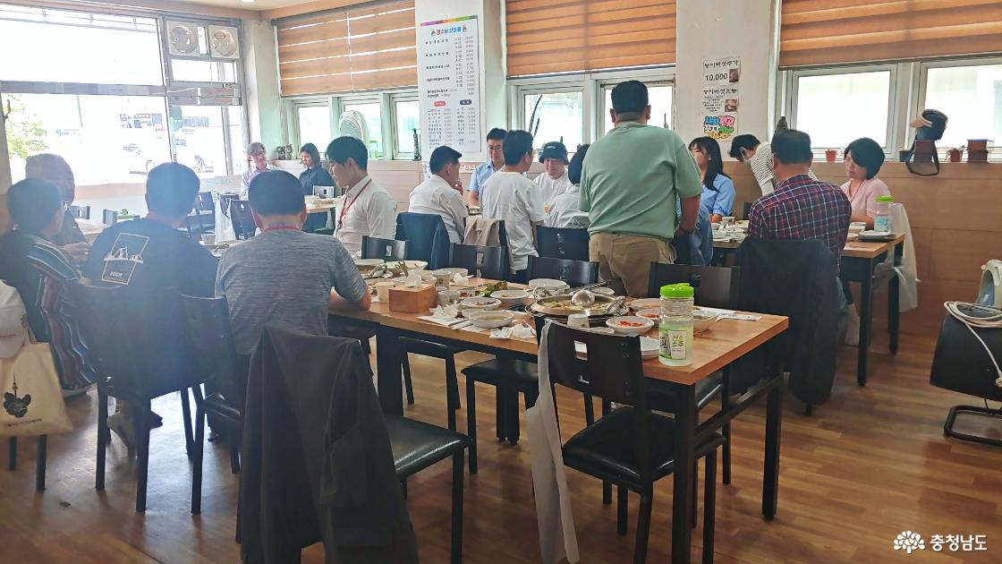 점심 만찬 마무리는 논산시장님 파이팅 