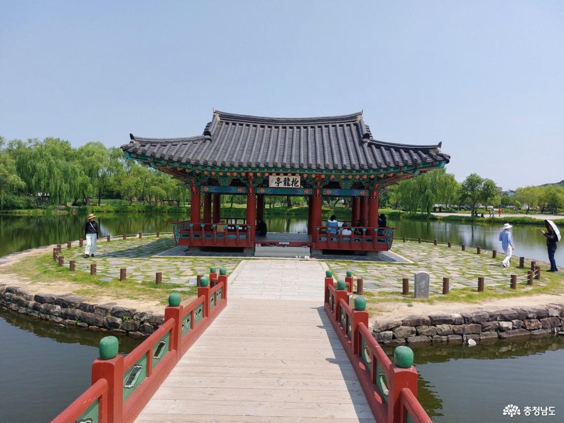 궁남지 포룡정