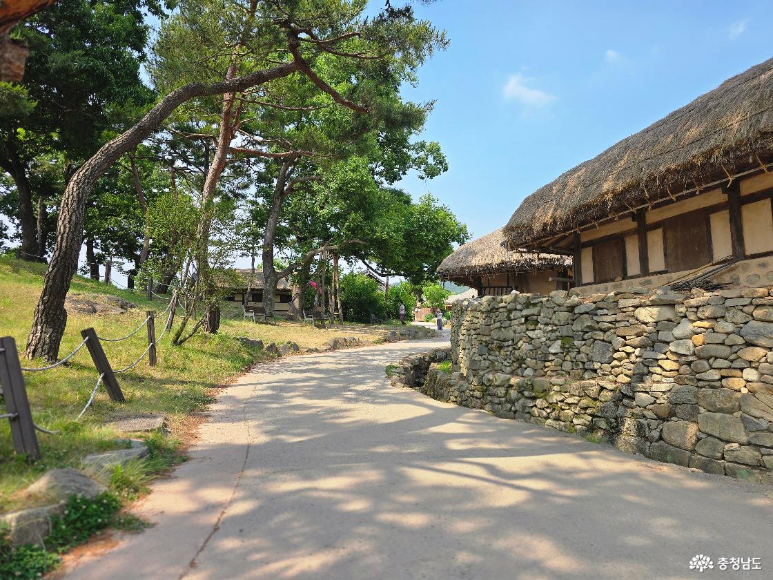 고즈넉한 마을 입구