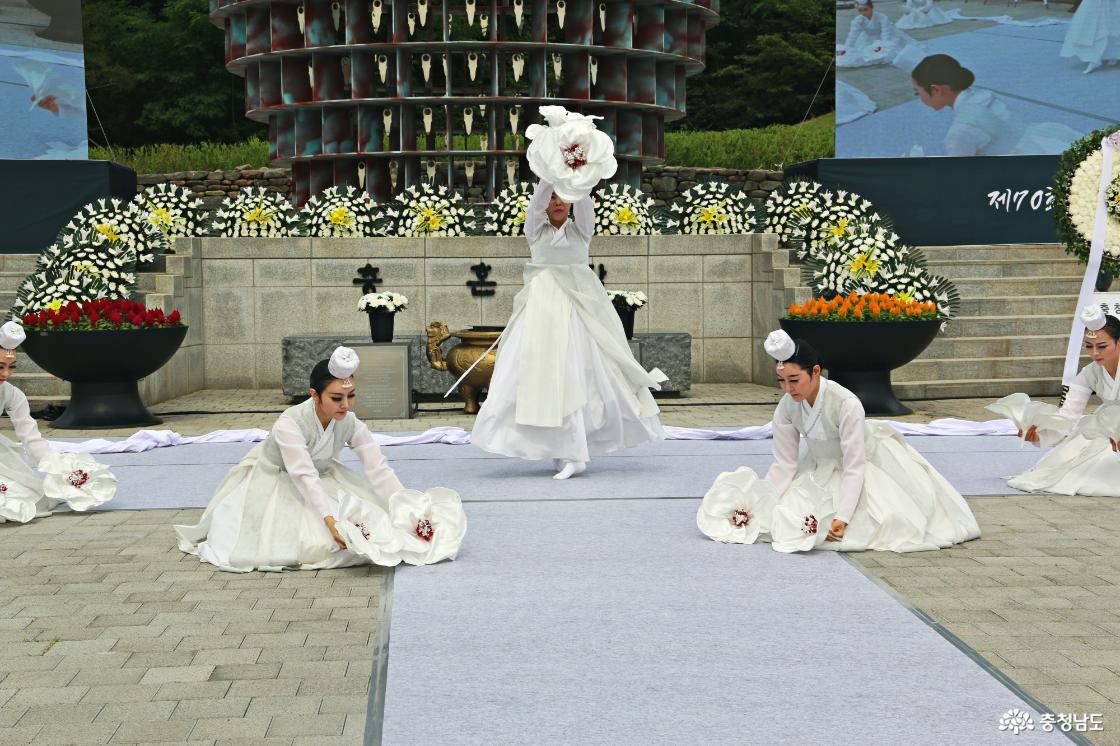 순국선열들의 혼을 위로하는 공연