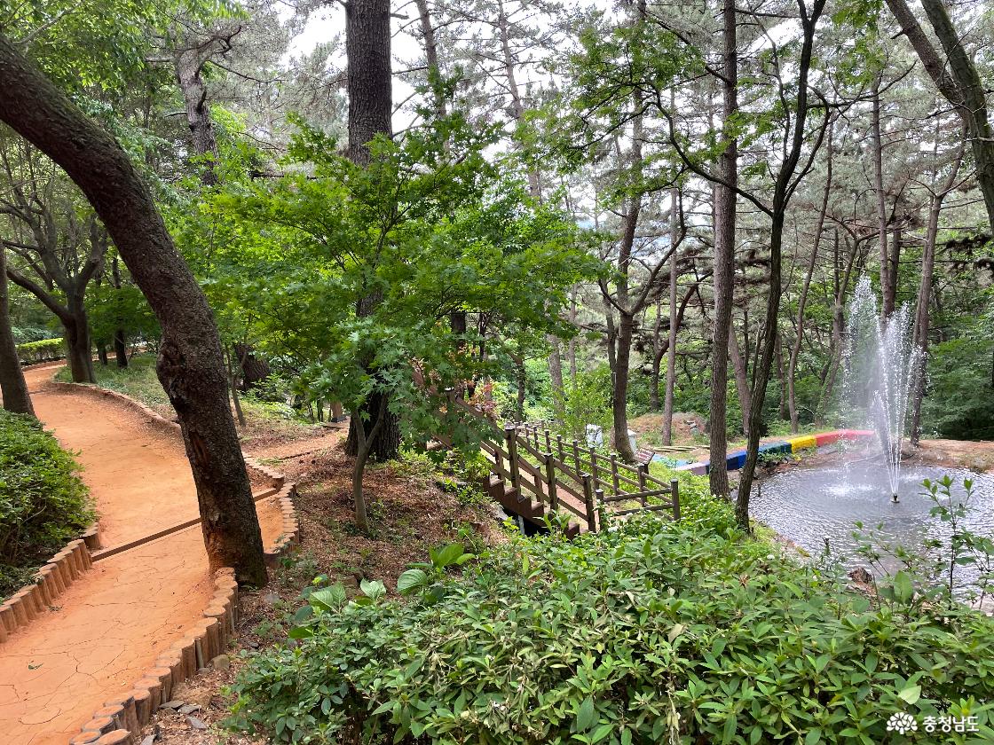 보령 옥마정 산책로 옆 분수대
