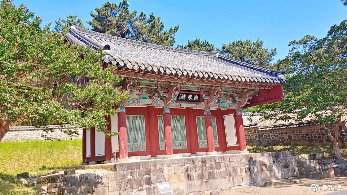 유학자 위패를 모신 사당 숭례사 