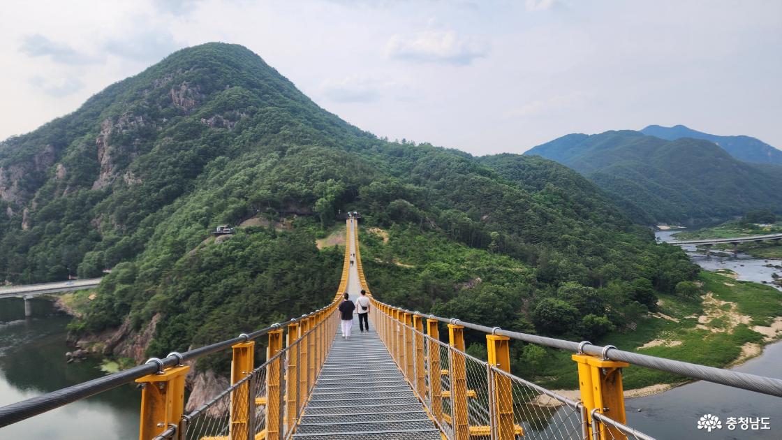 월영산출렁다리