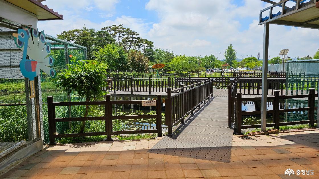 아산 생태곤충원 외부 실옥지 모습