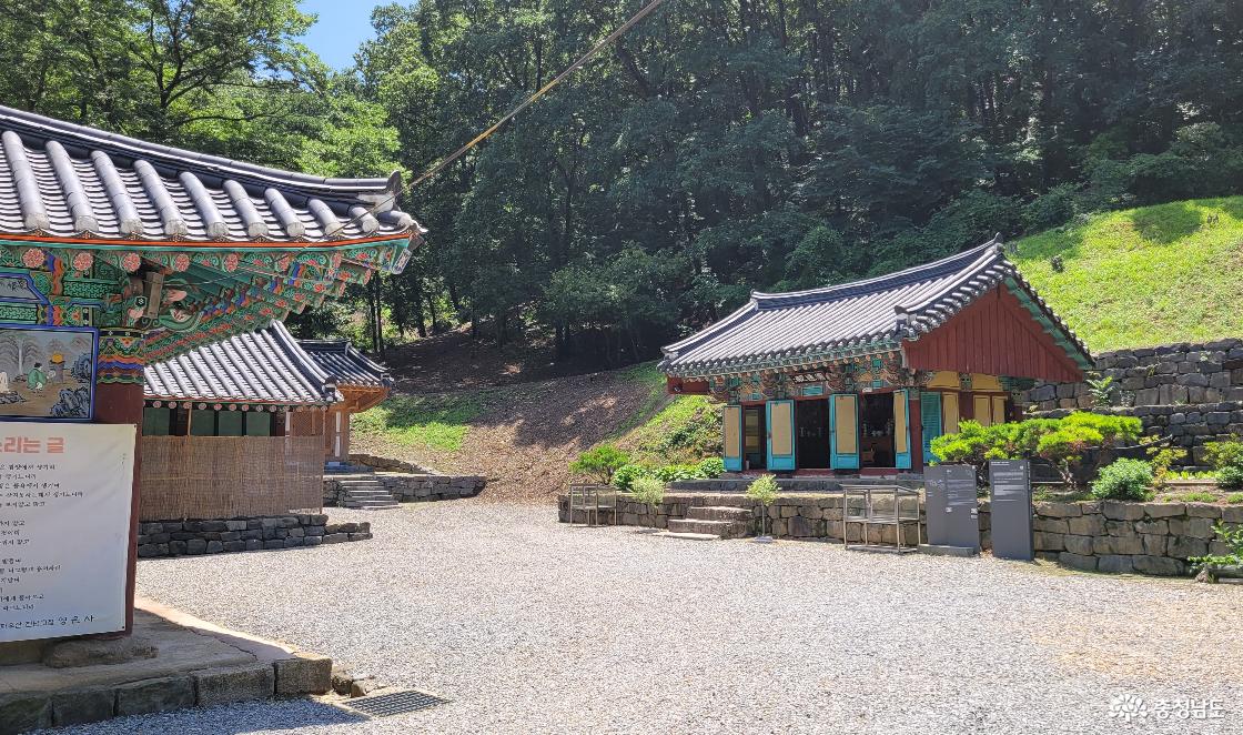 전통사찰 공주시 영은사 전경.