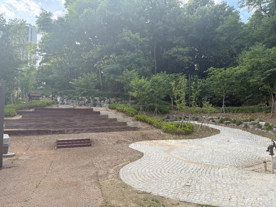 우드 스탠드와 야외무대