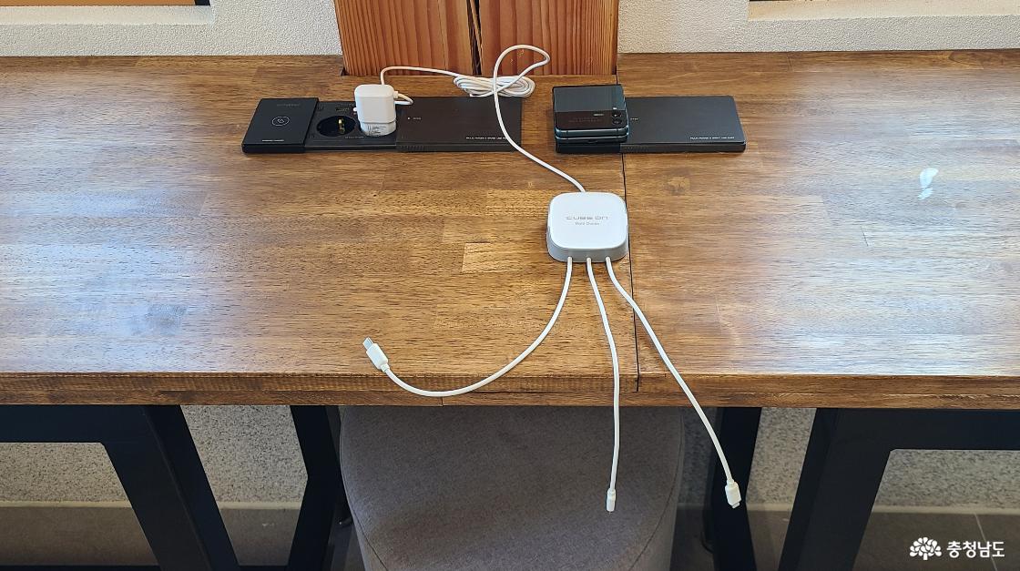 여행자쉼터 부여로 폰 배터리 충전기