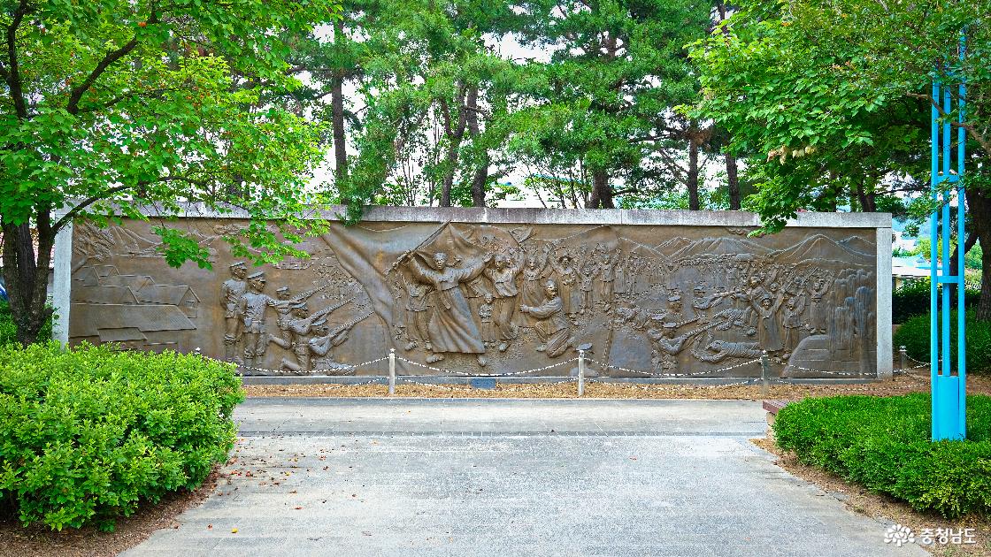 유관순 열사를 기리는 조형물 2