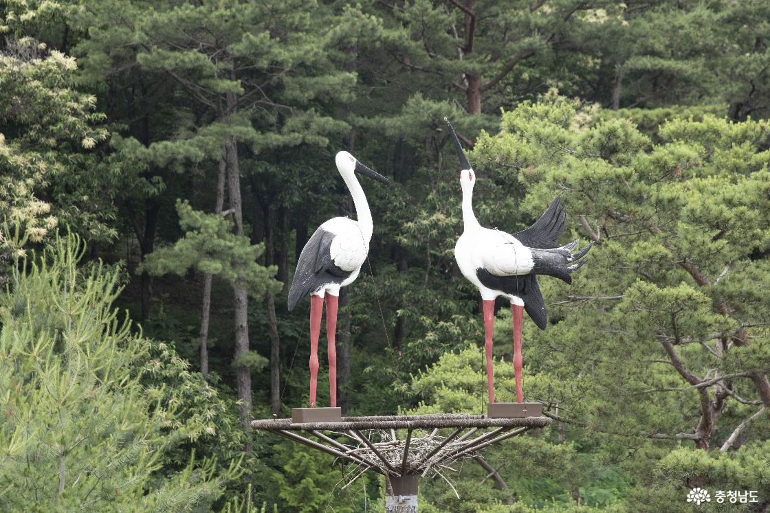 황새 조형물