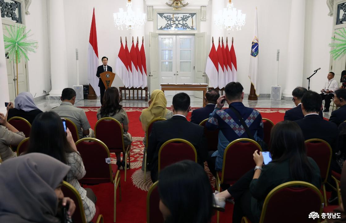 Signing of Letter of Intent for Sister City Cooperation with Jakarta Governor