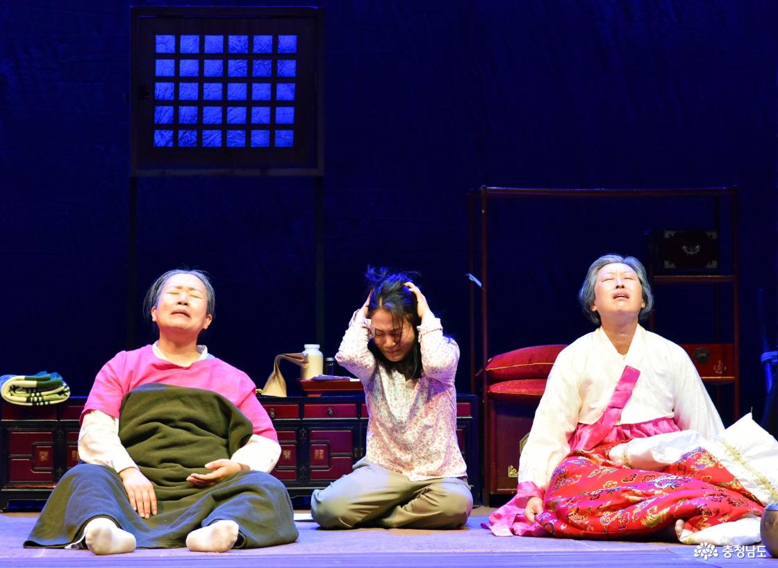 제43회 대한민국연극제 은상작품 '소나무 아래 잠들다