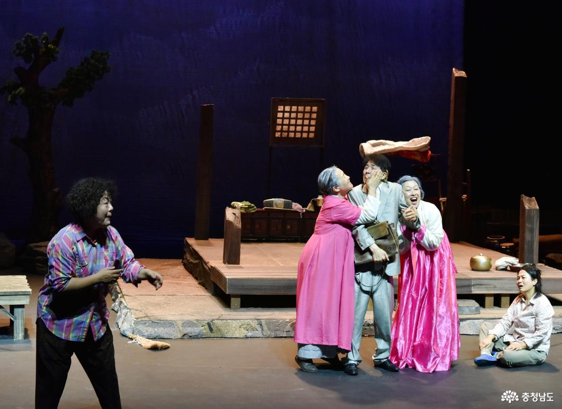 은상작품 '소나무 아래 잠들다