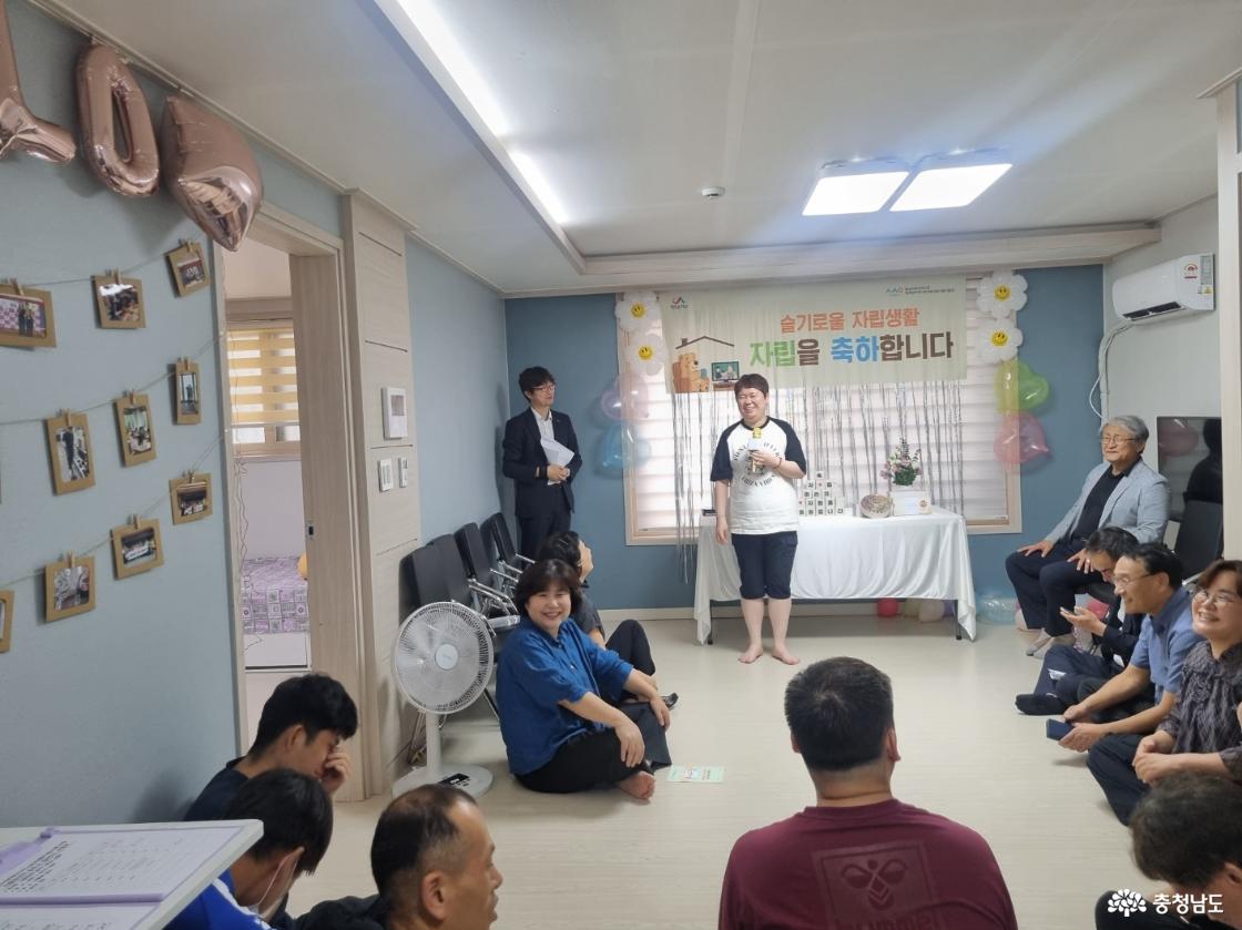 인사말을 하고 있는 미라씨 