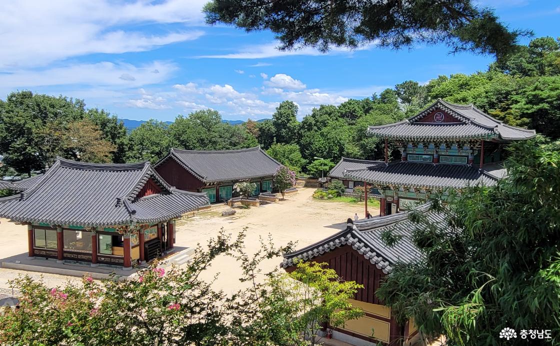천년고찰 논산 관촉사 삼성각에서 바라본 경내 전각.