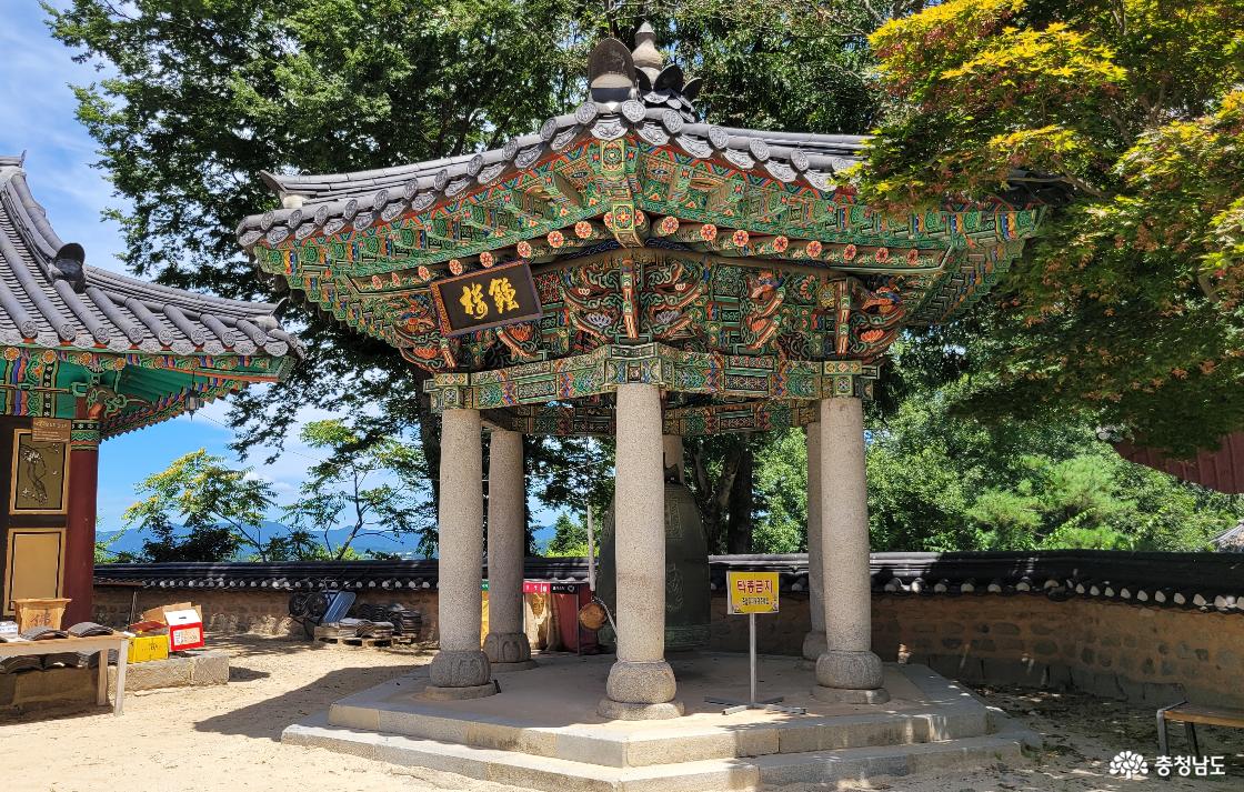천년고찰 논산 관촉사 종루.