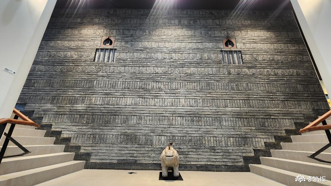 계단에 있는 진묘수