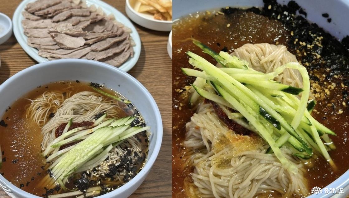 막국수와 수육 사진. 막국수 육수는 살얼음이 있고 면 위에 양념장과 오이가 올려져있다
