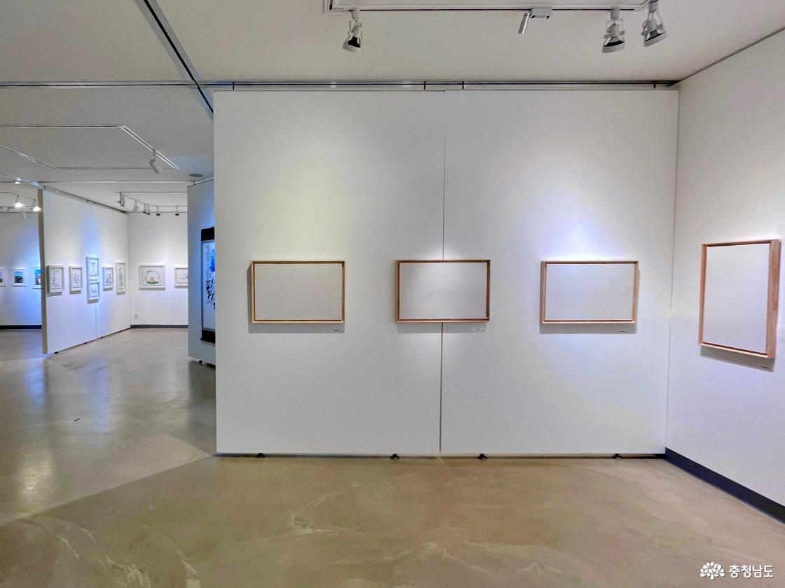 삼거리갤러리의 내부 구조 중 일부를 담은 사진