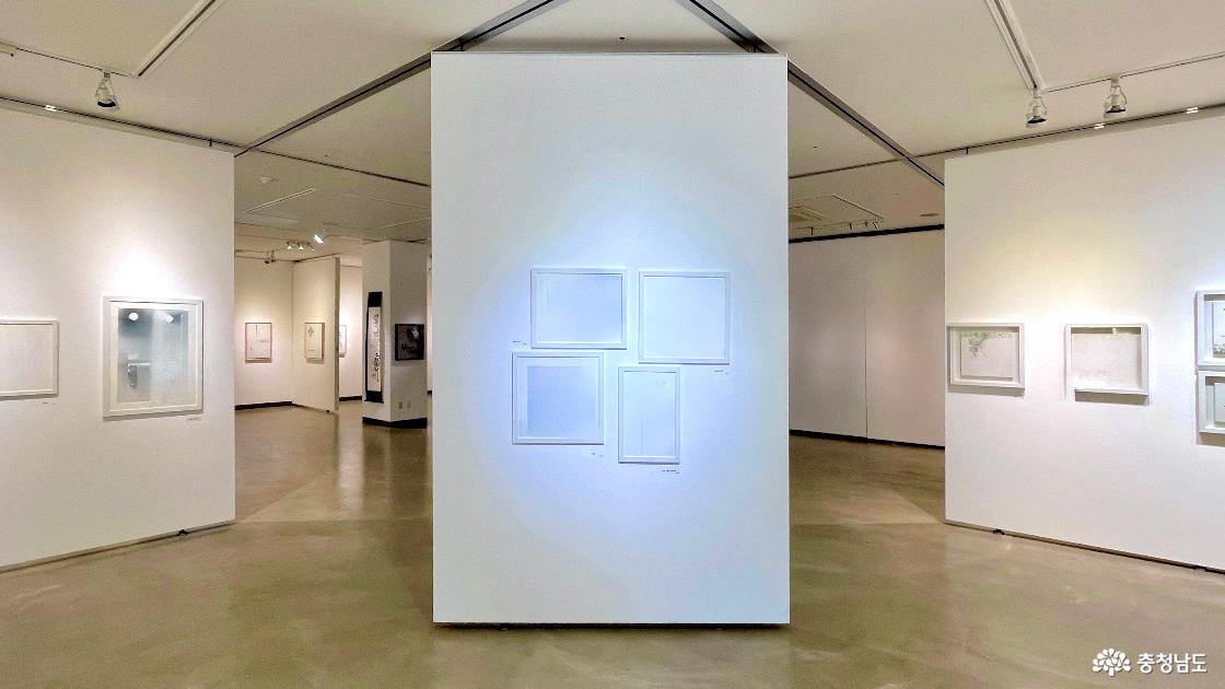 삼거리갤러리의 내부 구조 중 일부를 담은 사진